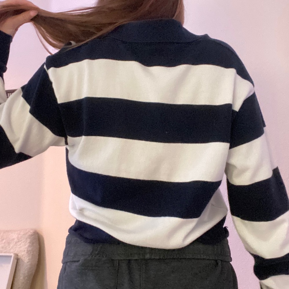 Long Sleeve Collared Crop Top - Picture 2 of 2